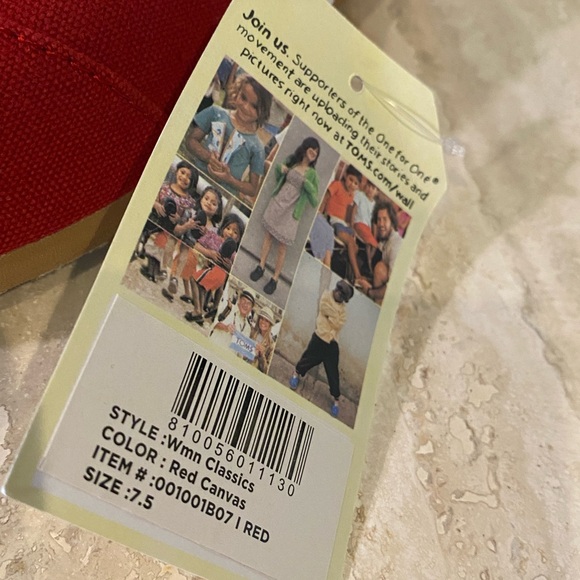 NWT NIB Toms Classic Red Canvas Slip On Shoes, 7.5 - Picture 4 of 9